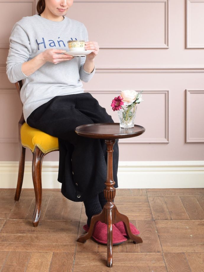 アンティークのワインテーブル