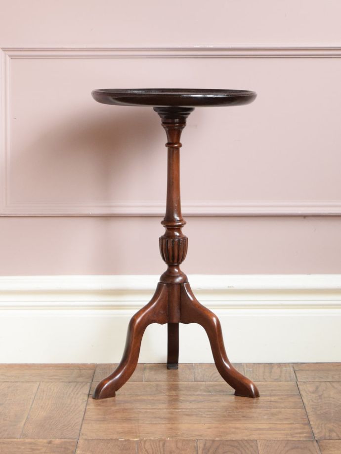 アンティークテーブルの側面