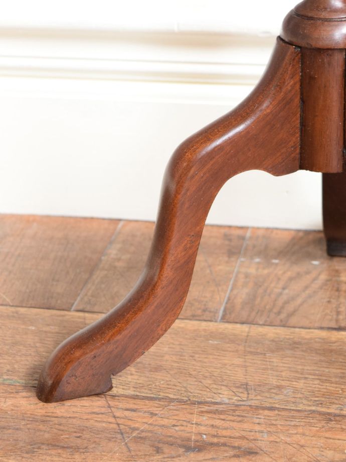 アンティークテーブルの脚