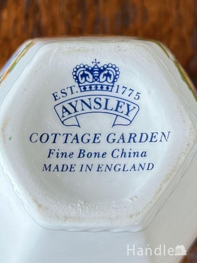 フラワーベースのバックスタンプ