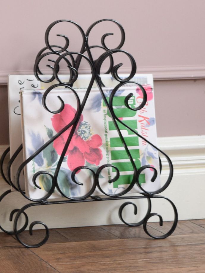 アンティークのおしゃれなマガジンラック