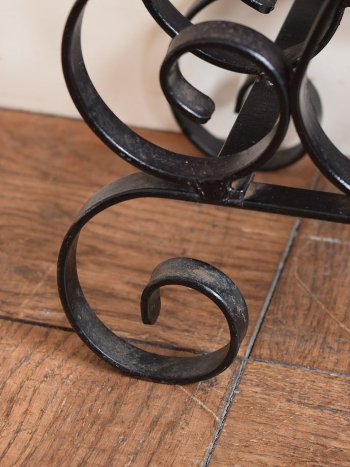 マガジンラックの脚