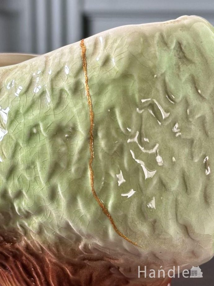 ヒビがありました。