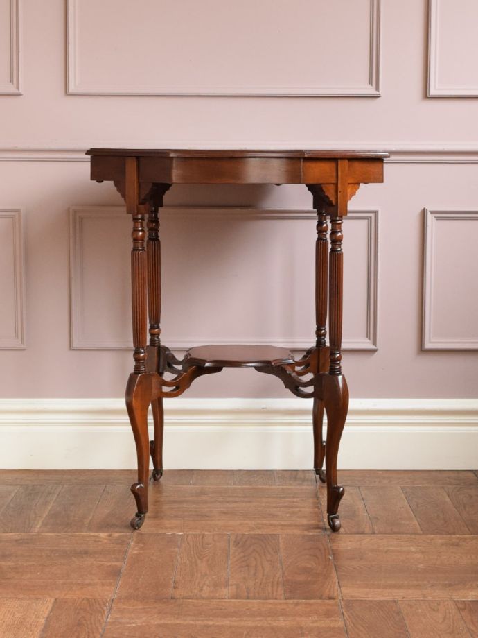 アンティーク家具の側面