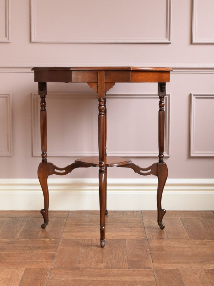 オケージョナルテーブルの側面