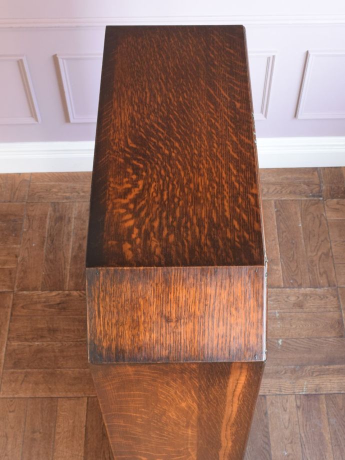 アンティークキャビネットの天板