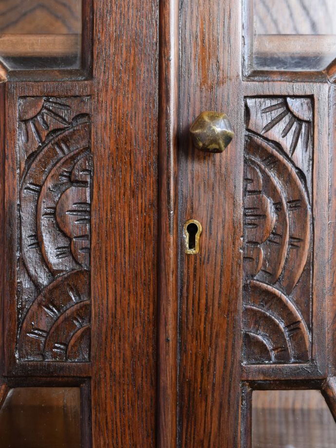 アンティークらしい彫