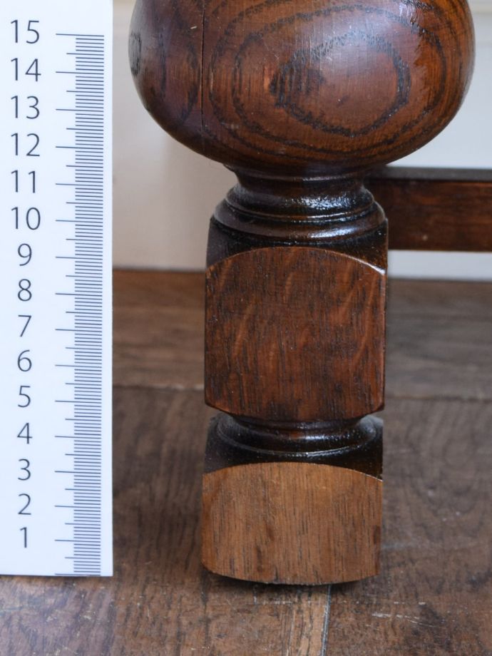 アンティークキャビネットの脚