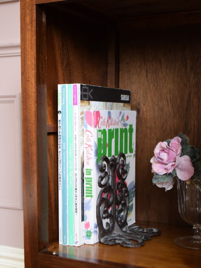 扉の中は収納たっぷり