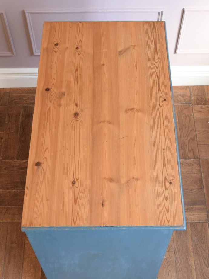 キャビネットの天板