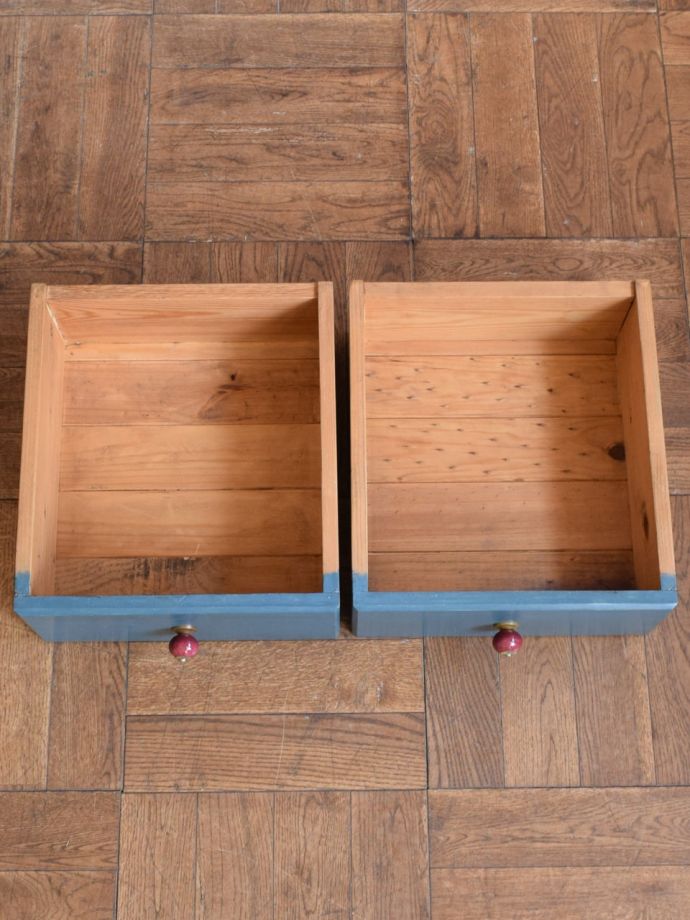 アンティークキャビネットの引き出し