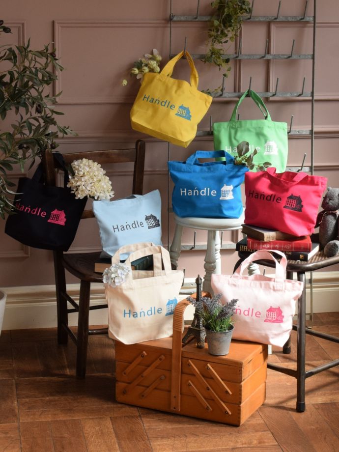 トートバックは全部で8色。