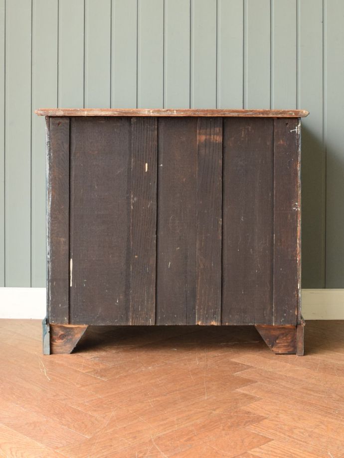 アンティークチェストの後ろ姿