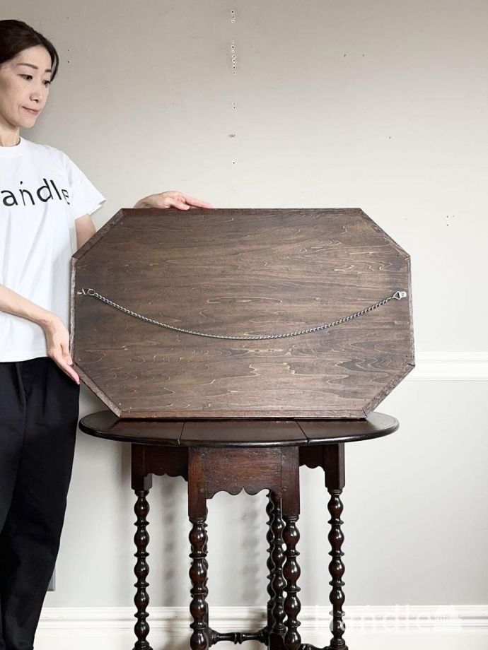 アンティークの鏡の裏