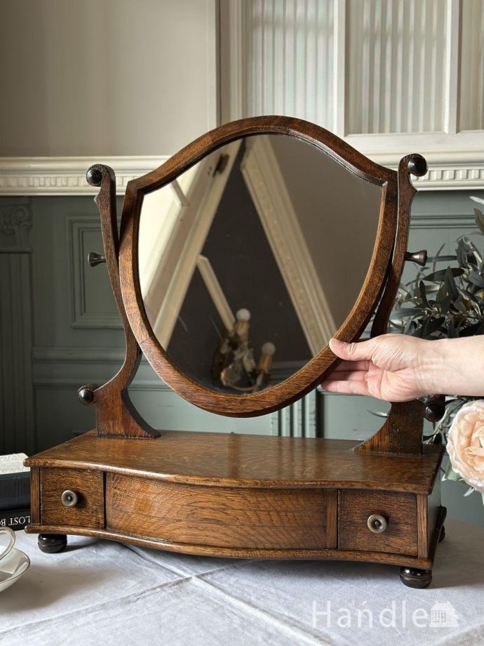 アンティークのおしゃれなミラー