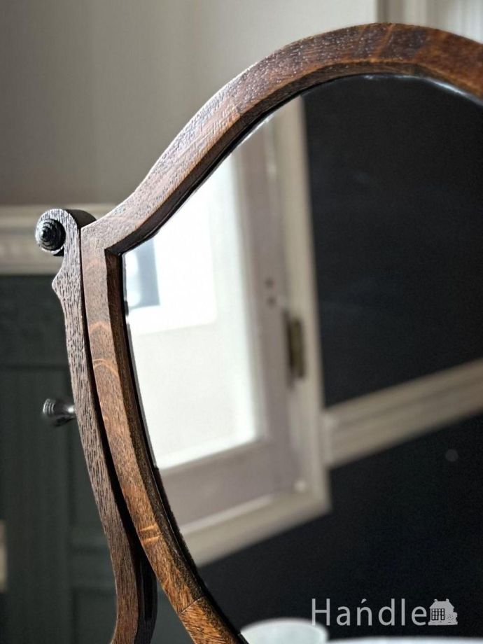 木製のスタンドミラー