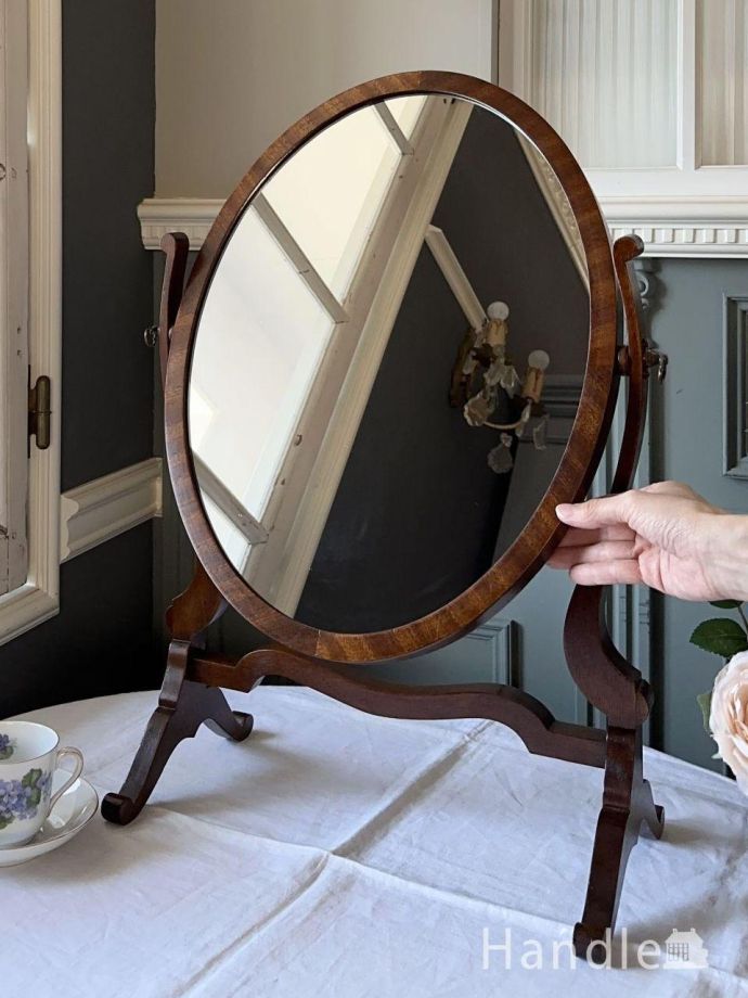 イギリスから届いたクラシックスタイルの美しい置き鏡、ウォールナット