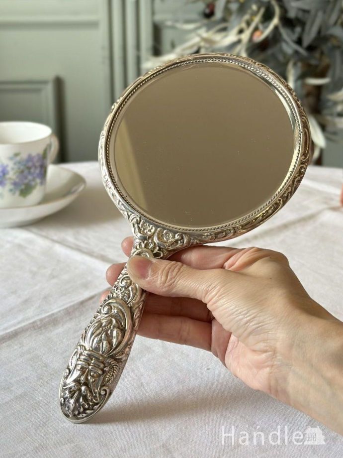 シルバーのアンティークの鏡