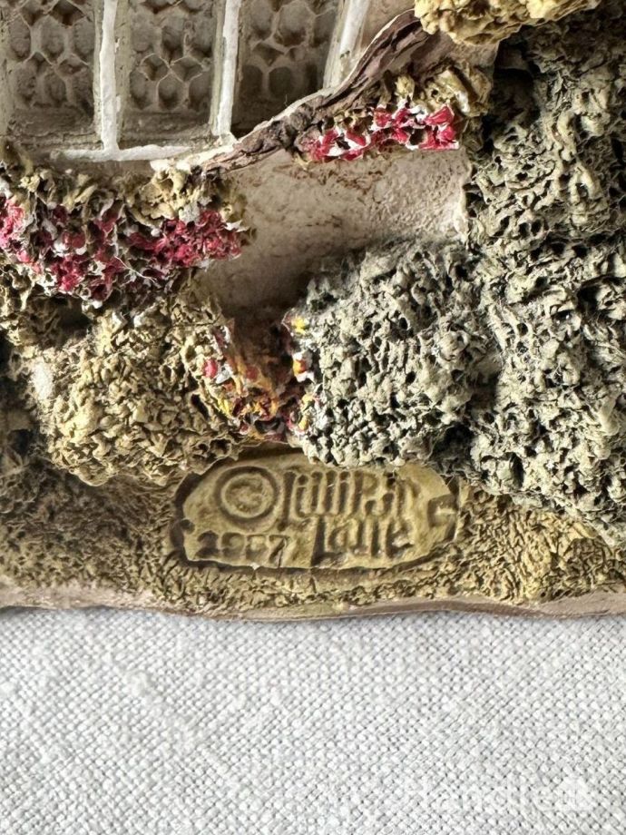 三角屋根が可愛いビンテージのミニチュアハウス、イギリスから届いた