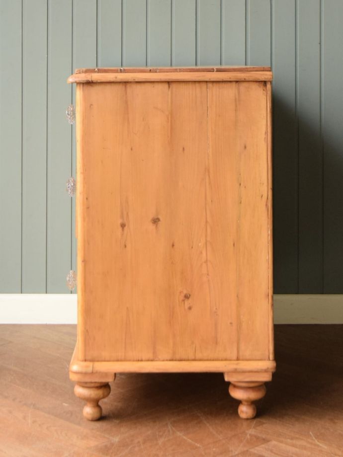 チェストの側面