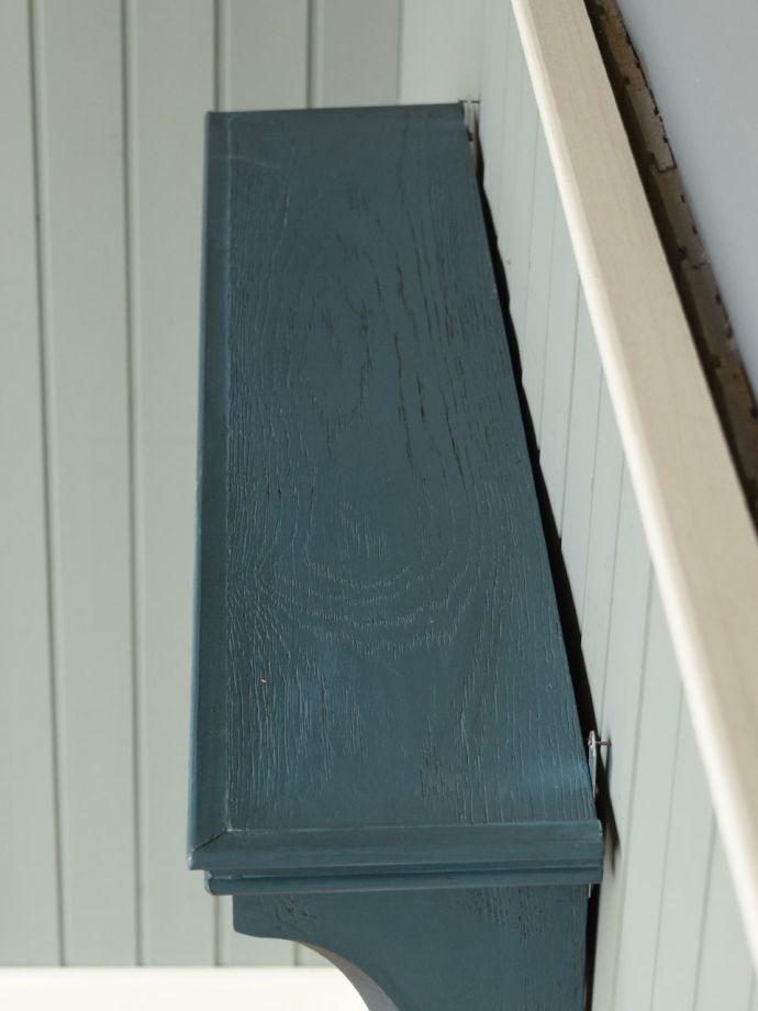 アンティークのウォールシェルフの天板