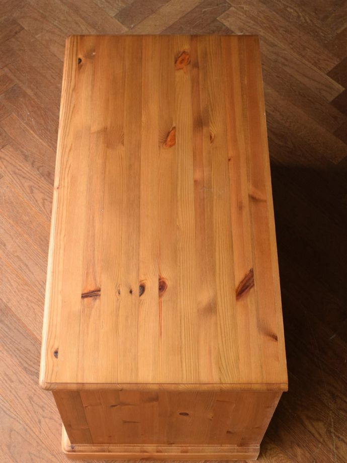 キャビネットの天板