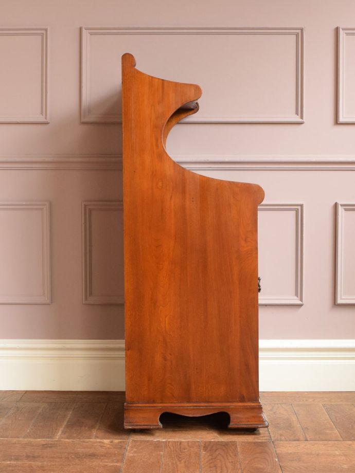 キャビネットの側面