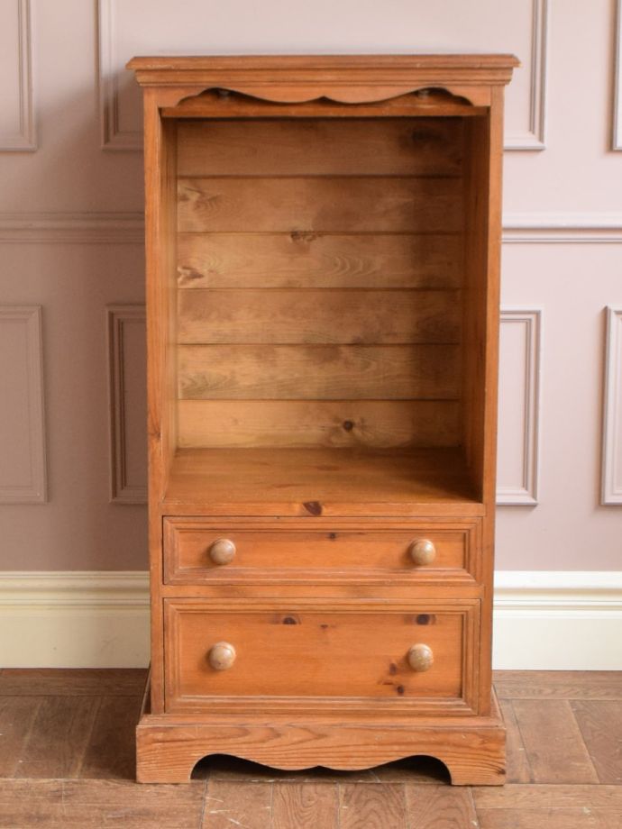 アンティークキャビネットの扉の中