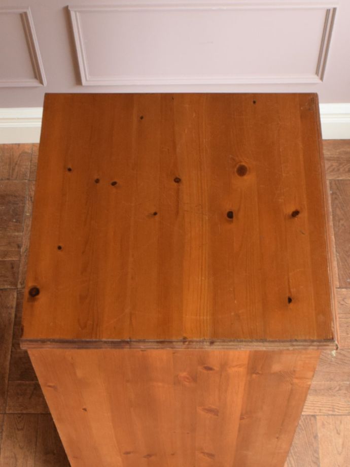 キャビネットの天板