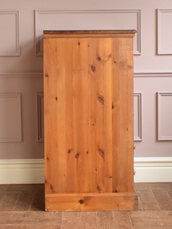 キャビネットの側面