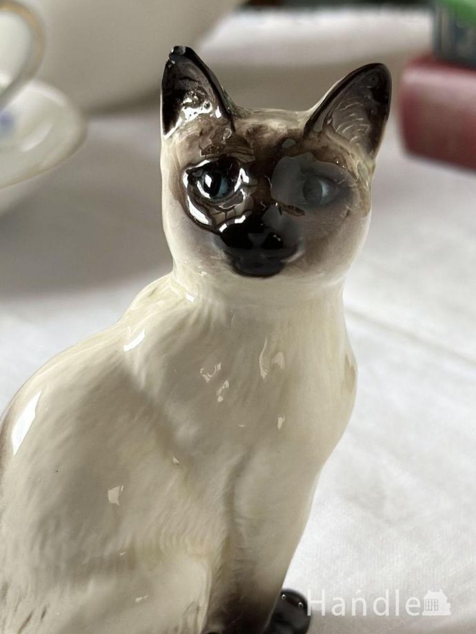 英国アンティークの陶器の猫、ベスウィック社のシャムネコの置物