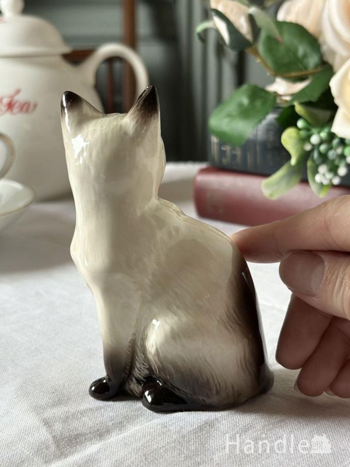 英国アンティークの陶器の猫、ベスウィック社のシャムネコの置物