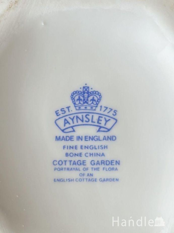 フラワーベースのバックスタンプ