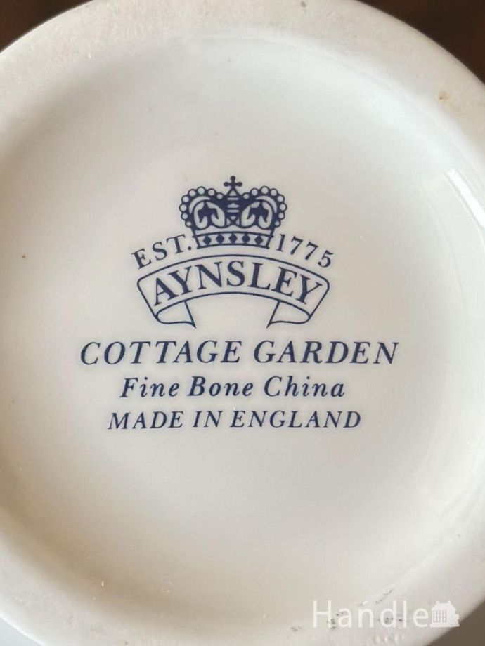 フラワーベースのバックスタンプ