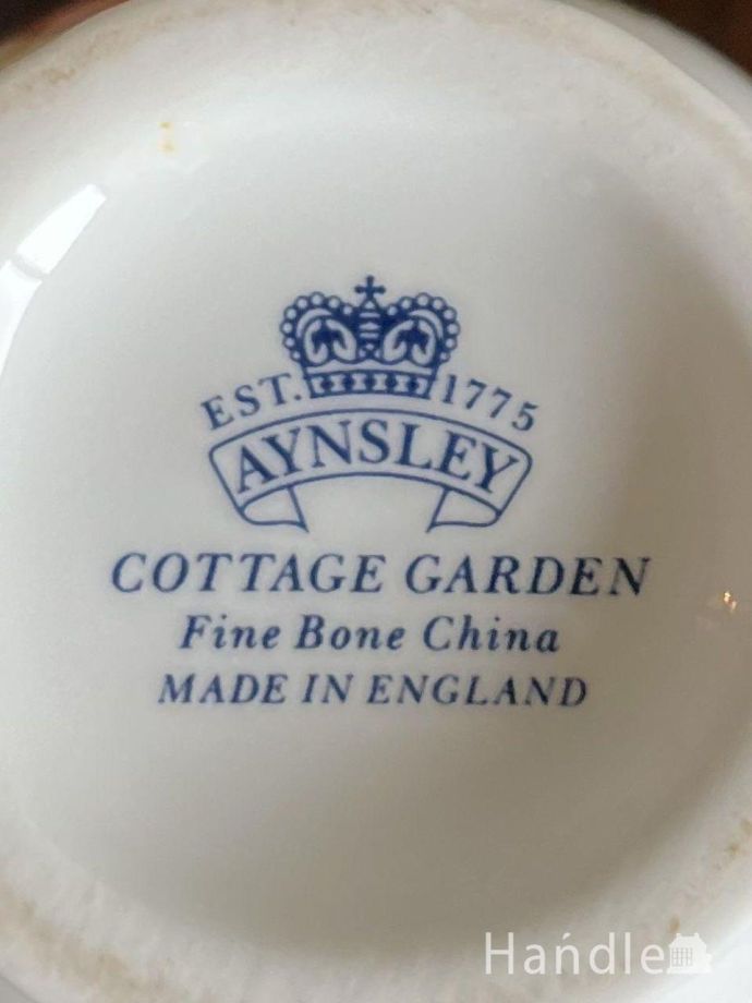 フラワーベースのバックスタンプ