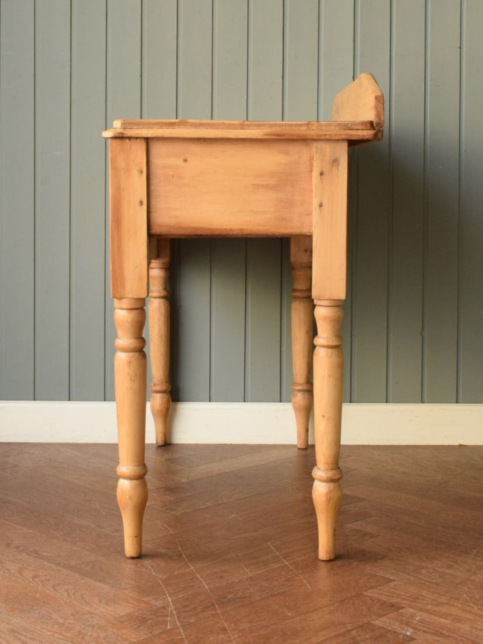 テーブルの側面