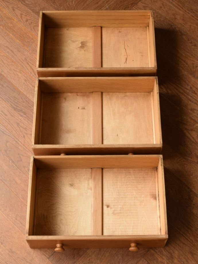 チェストの引き出しの中