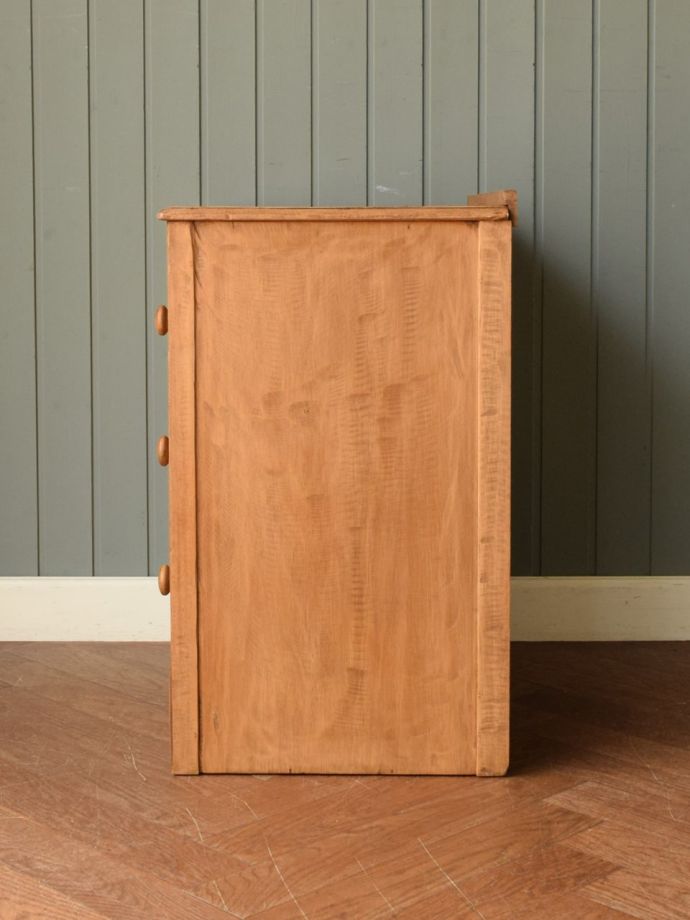 チェストの側面