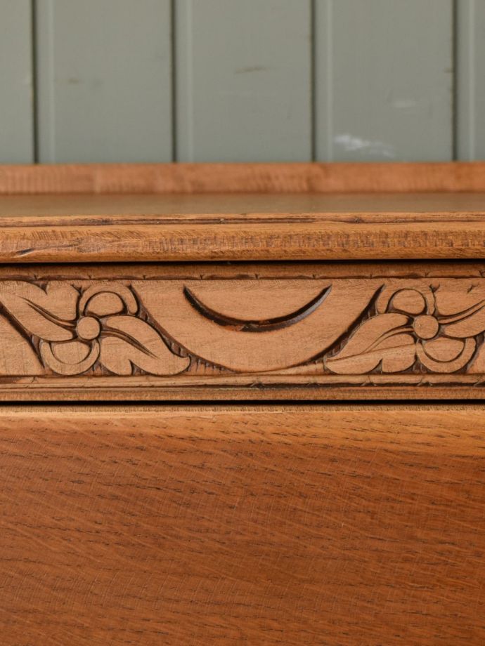 アンティーク家具の装飾