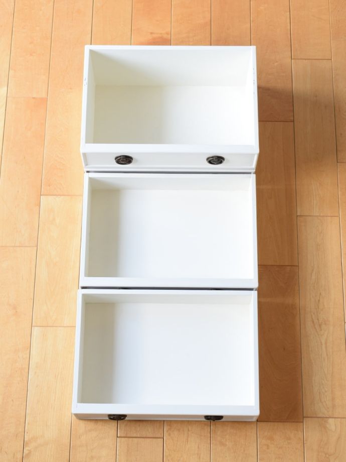 チェストの引き出しの中