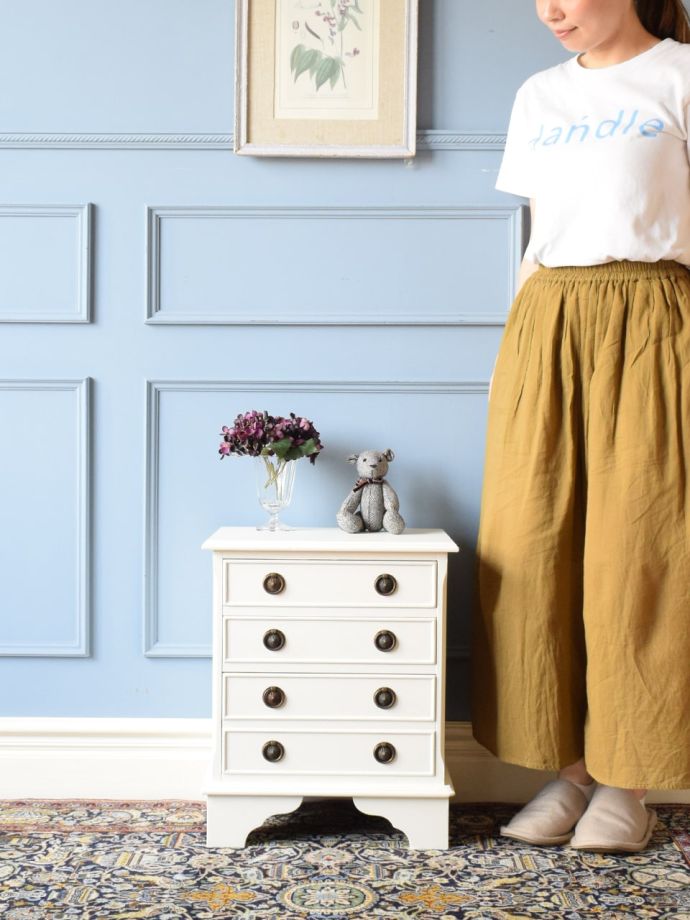 フランスアンティークのサイドチェスト