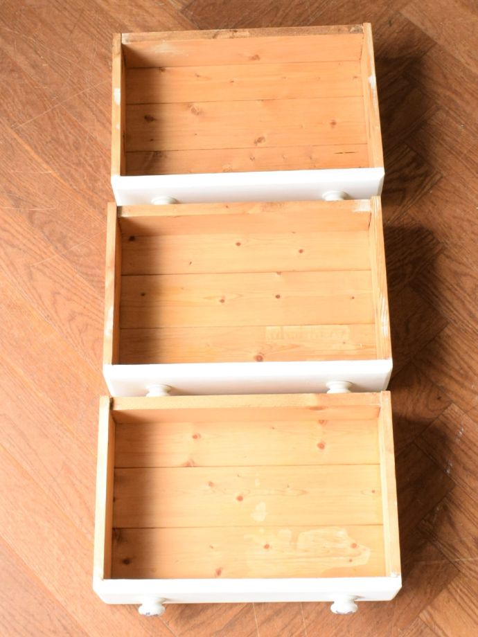 チェストの引き出しの中