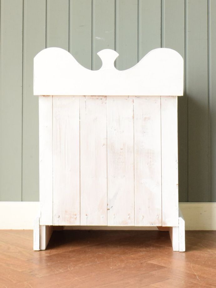 サイドチェストの後ろ姿