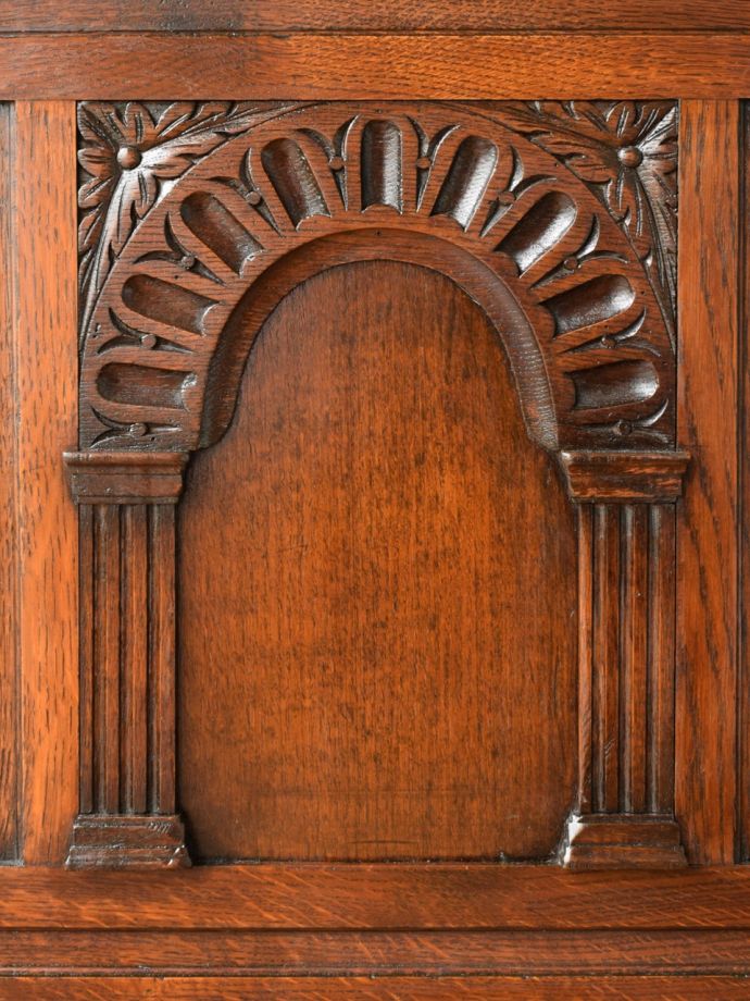 アンティークのコファの装飾