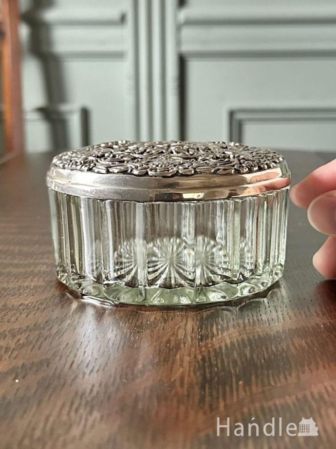 英国アンティークの小物入れ