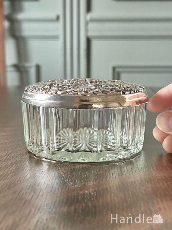 英国アンティークの小物入れ