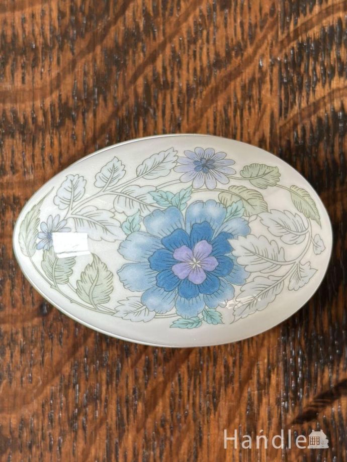 アンティークの小物入れ