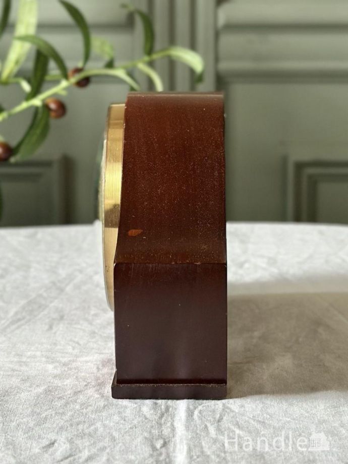 時計を横から見ると…