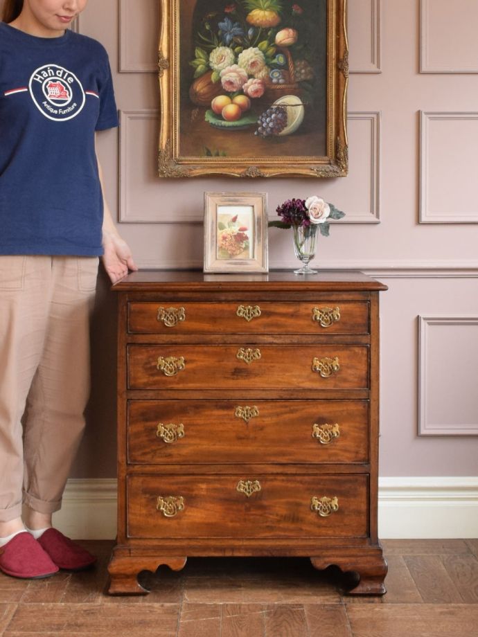 英国アンティークのチェスト