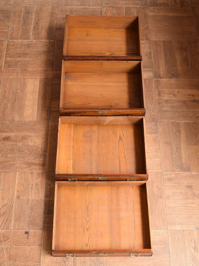 おしゃれなチェストの引き出しの中